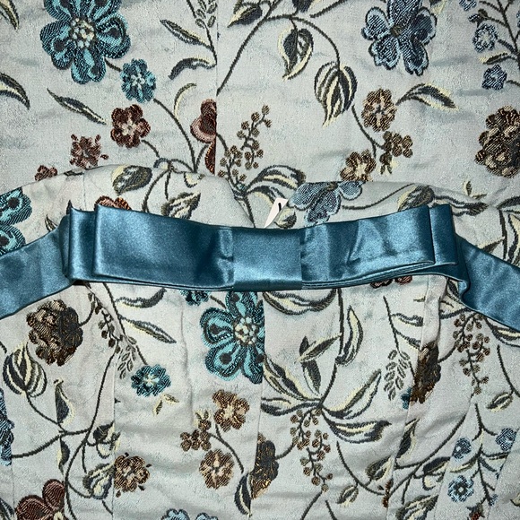 🚫SOLD🚫 Vintage Betsey Johnson Floral Tapestry Dress - Picture 5 of 7